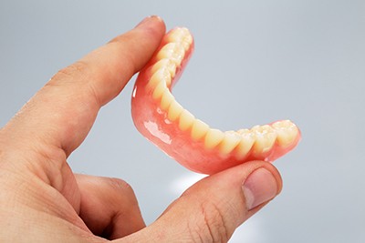 Съемный зубной протез для нижней челюсти